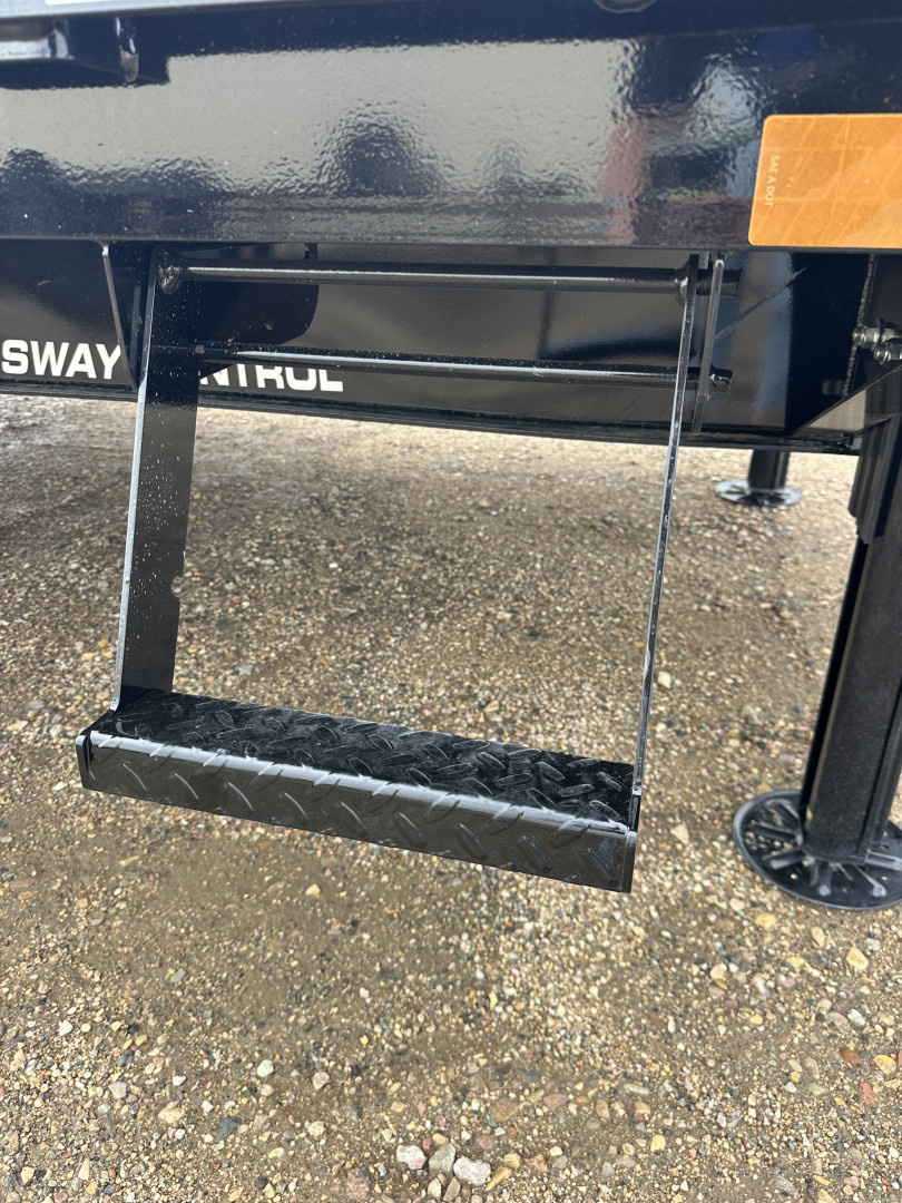 New 2025 Diamond C Trailers FMAX210HDT Flatbed Trailer