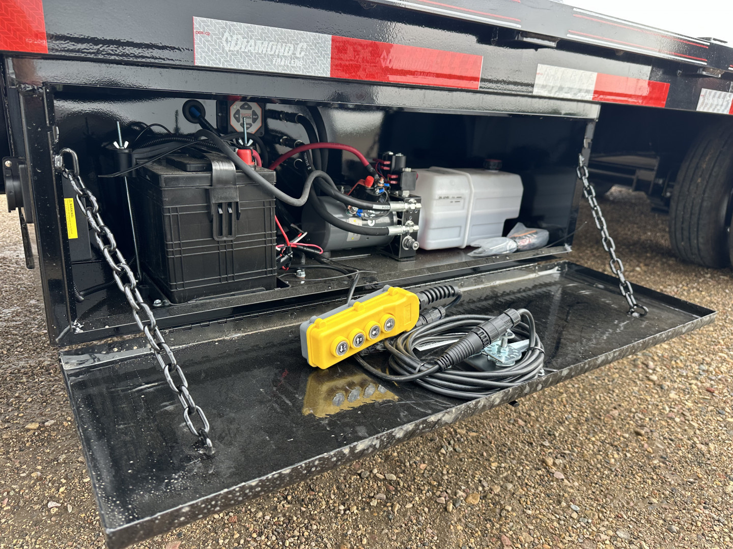 New 2025 Diamond C Trailers FMAX210HDT Flatbed Trailer