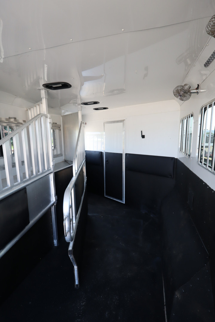 Used 2015 Merhow Trailers 3 Horse LQ Trailer