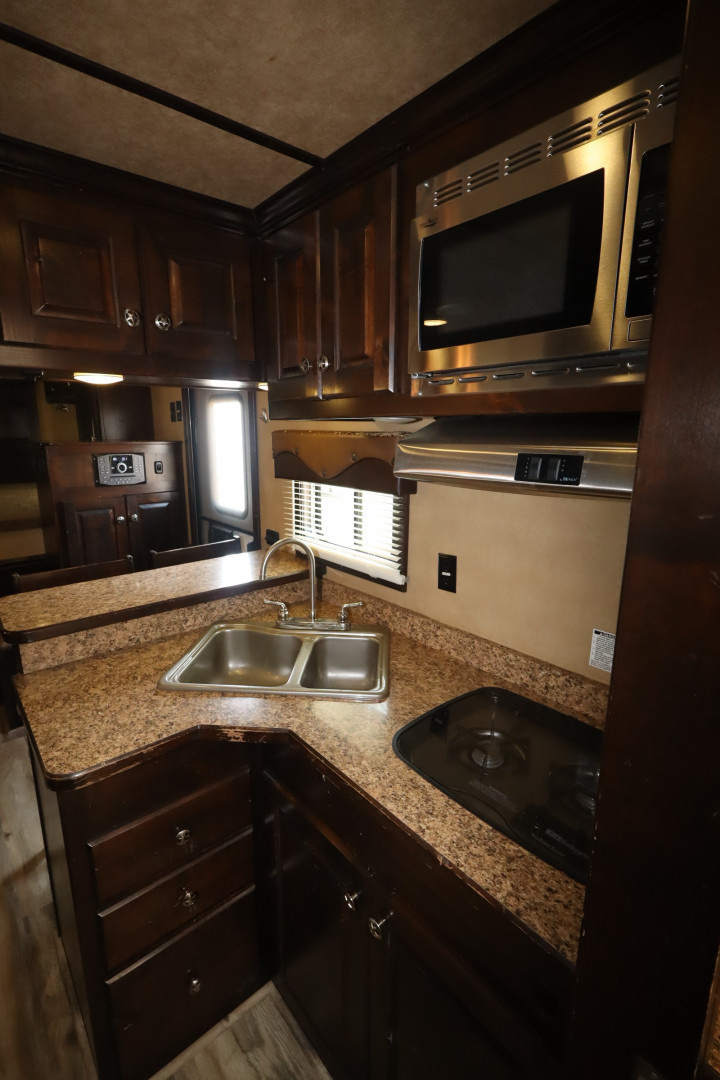 Used 2015 Merhow Trailers 3 Horse LQ Trailer