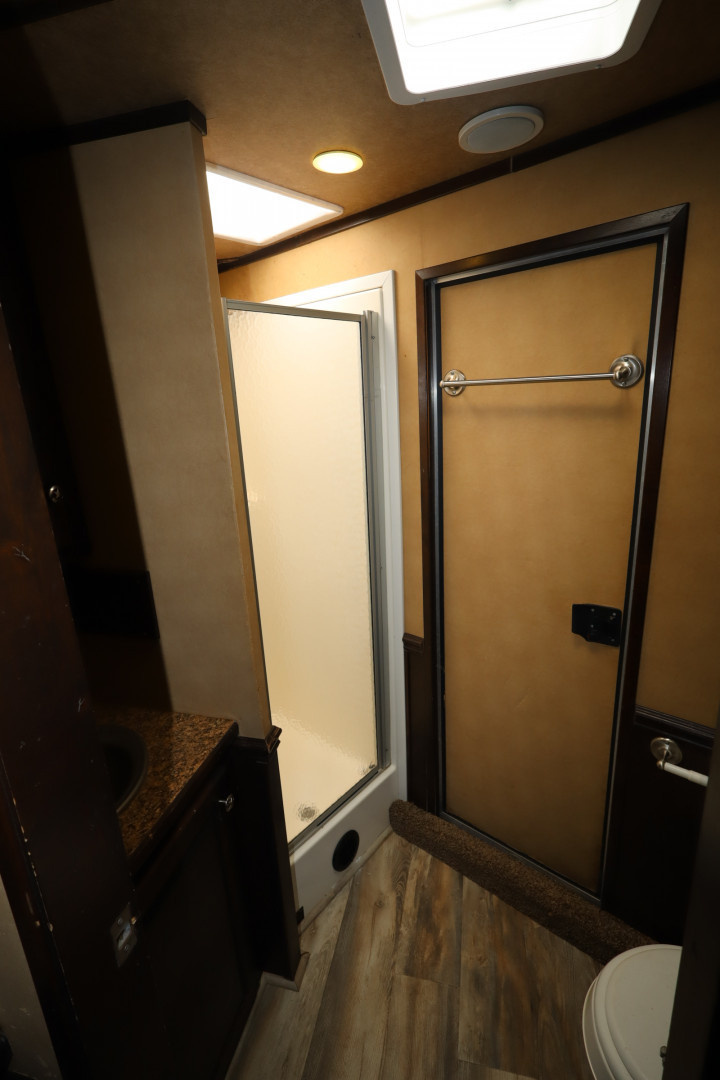 Used 2015 Merhow Trailers 3 Horse LQ Trailer