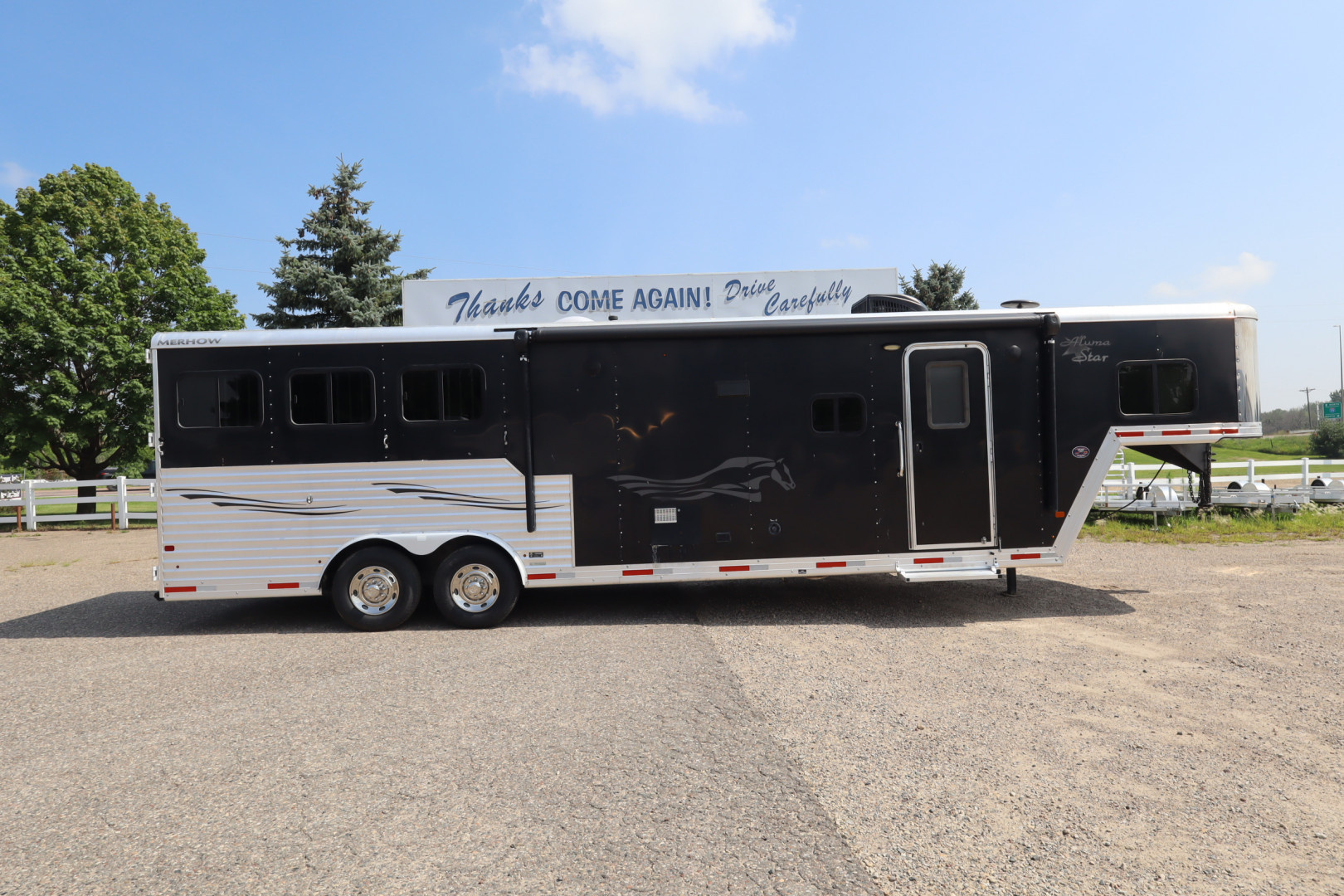 Used 2015 Merhow Trailers 3 Horse LQ Trailer