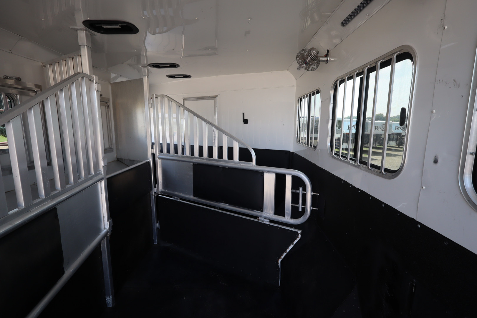 Used 2015 Merhow Trailers 3 Horse LQ Trailer