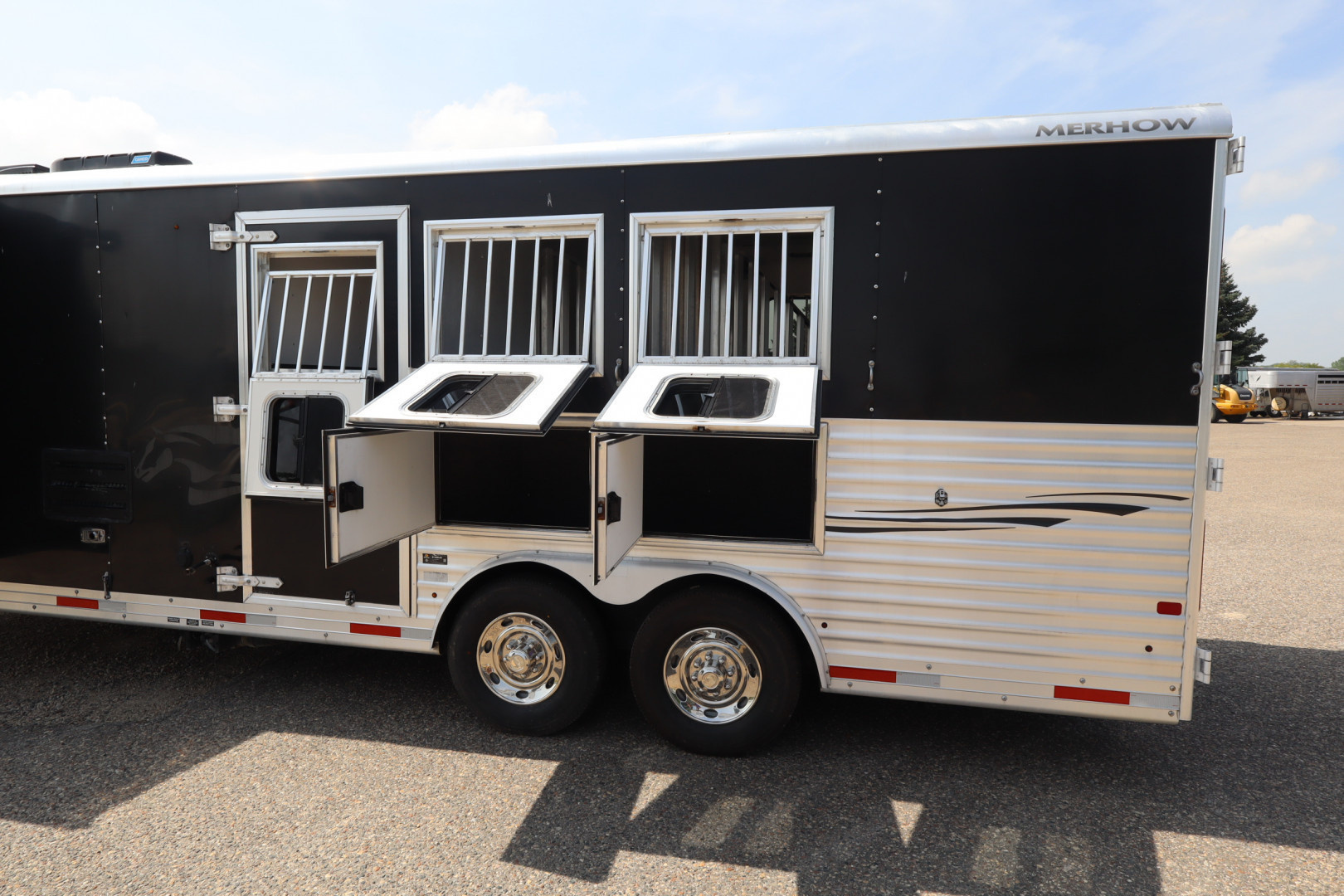 Used 2015 Merhow Trailers 3 Horse LQ Trailer for sale in
