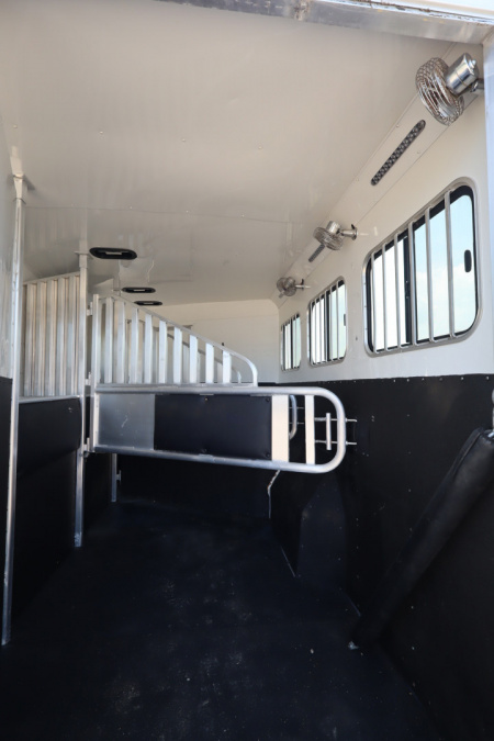 Used 2015 Merhow Trailers 3 Horse LQ Trailer
