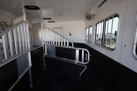 Used 2015 Merhow Trailers 3 Horse LQ Trailer