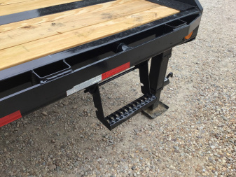 New 2026 PJ 102"x30' GN Low-Pro Flatbed w/ Singles - LS