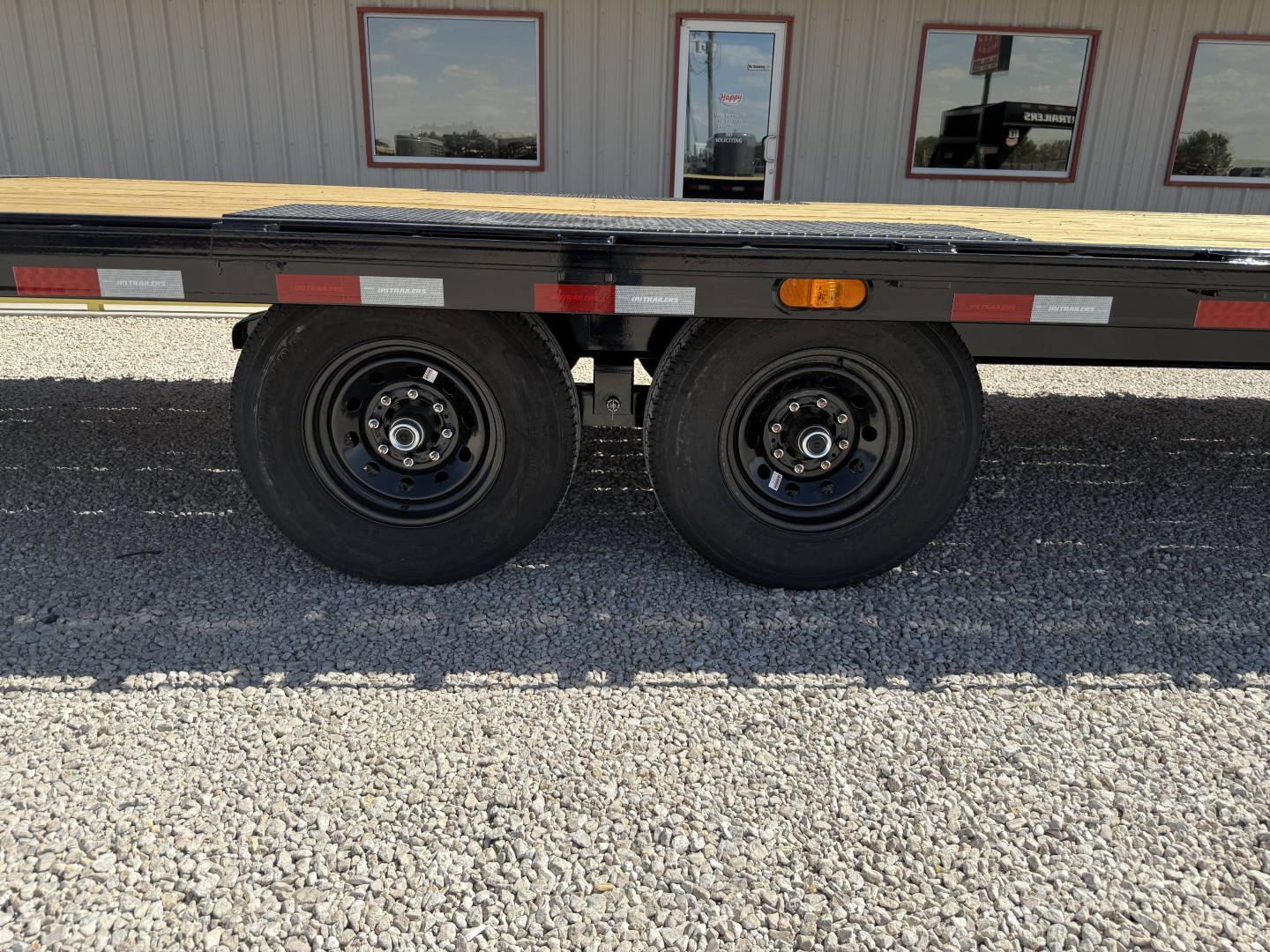 New 2025 PJ 102"x28' Gooseneck Deckover Hydraulic Tilt Trailer – T8
