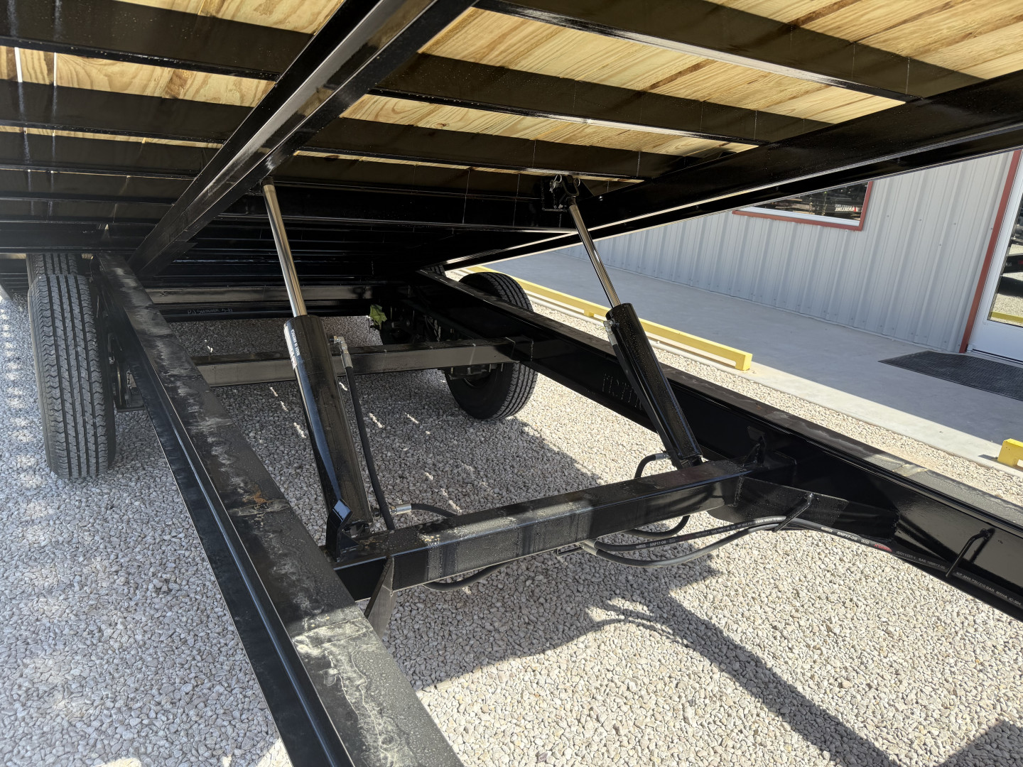 New 2025 PJ 102"x28' Gooseneck Deckover Hydraulic Tilt Trailer – T8