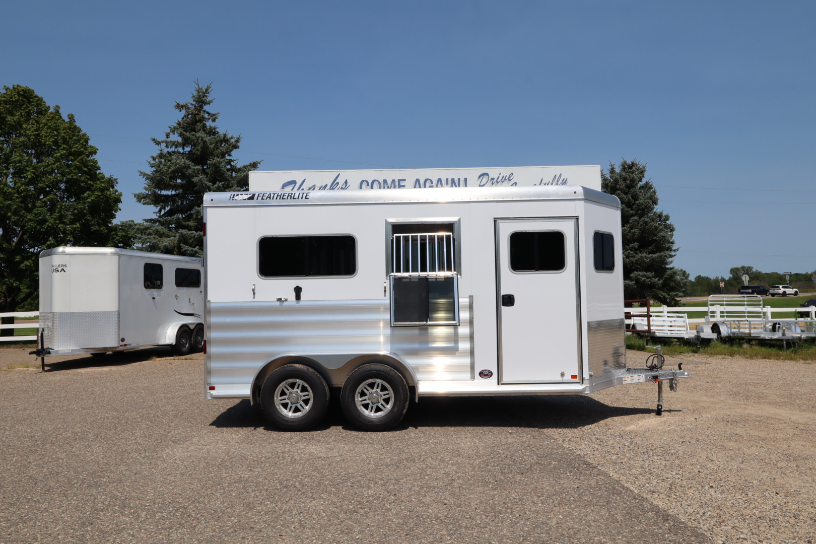 New 2025 Featherlite Trailers 2 Horse BP Trailer