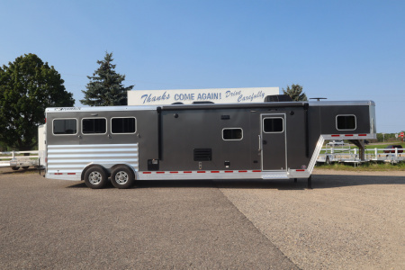 New 2025 Featherlite Trailers 3 Horse LQ Trailer