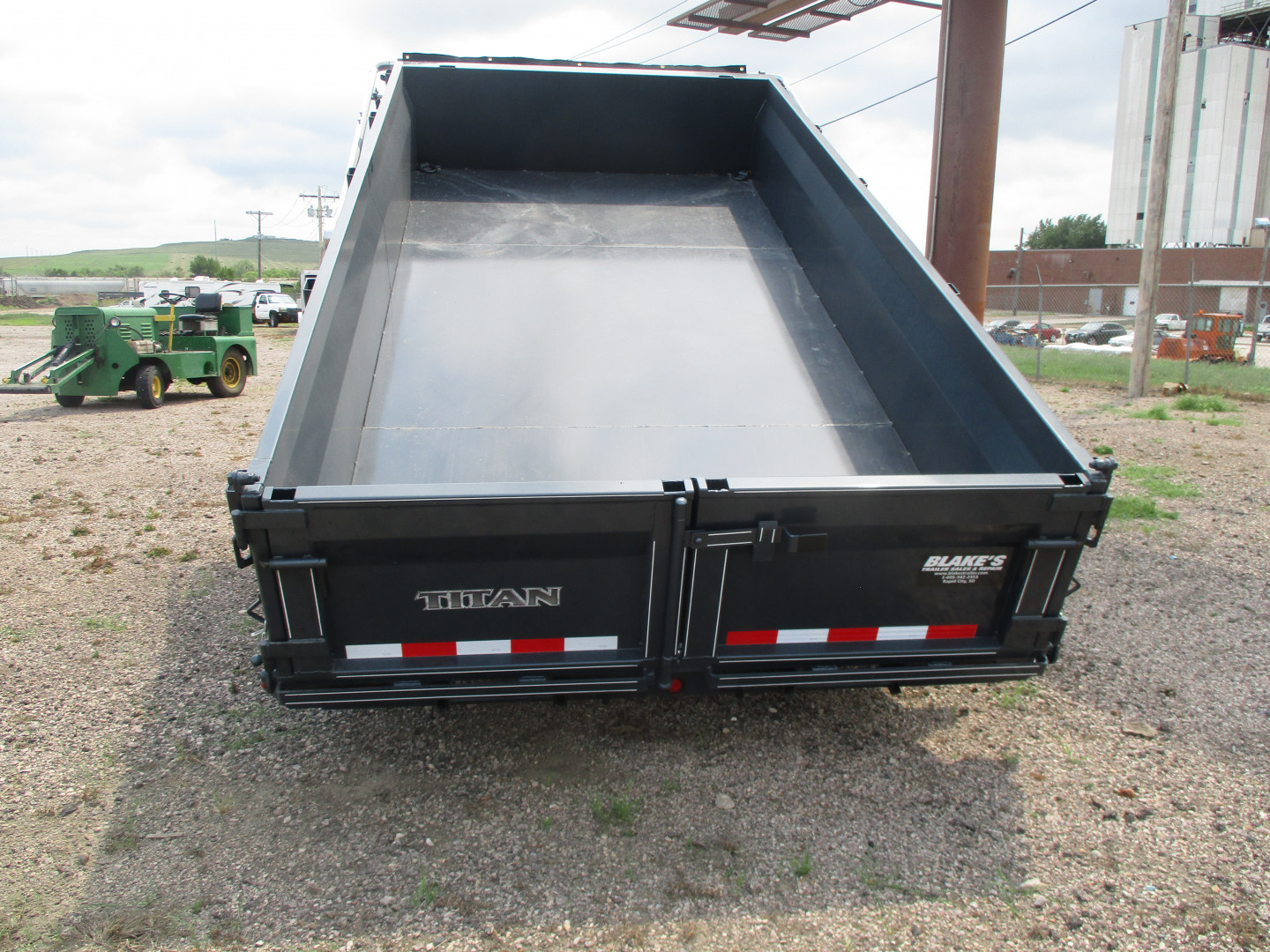 New 2025 Titan Trailer Dump Trailer 82 X 14