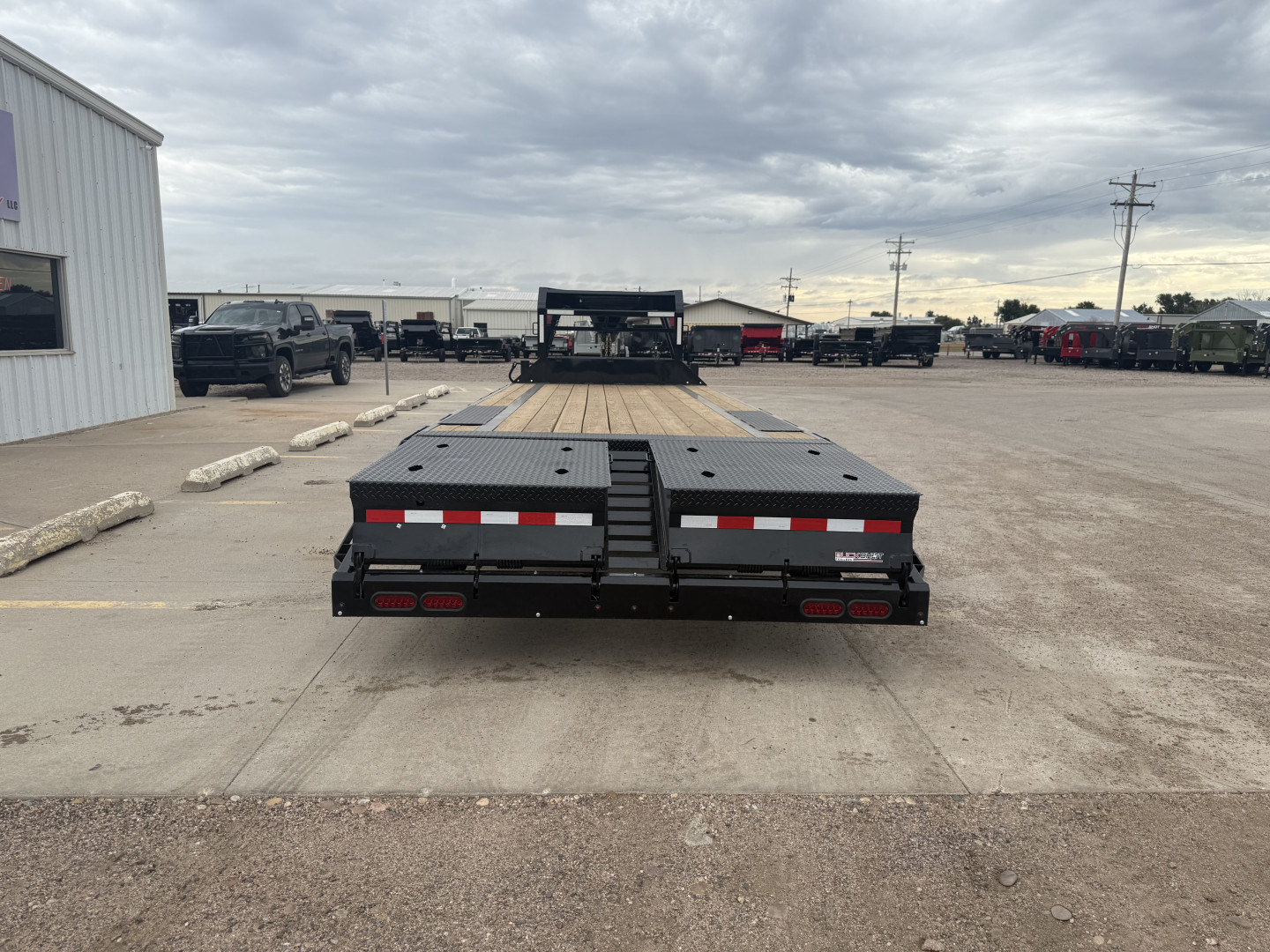 New 2026 Buckshot 102"x25' Gooseneck Deckover Trailer