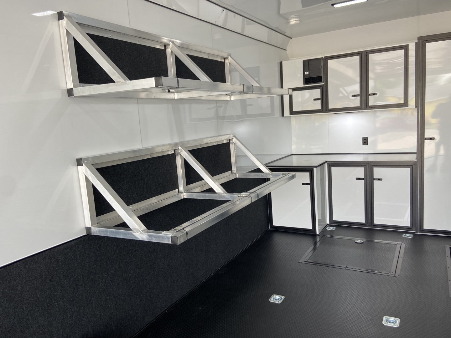 New United Trailers 32' Super Hauler