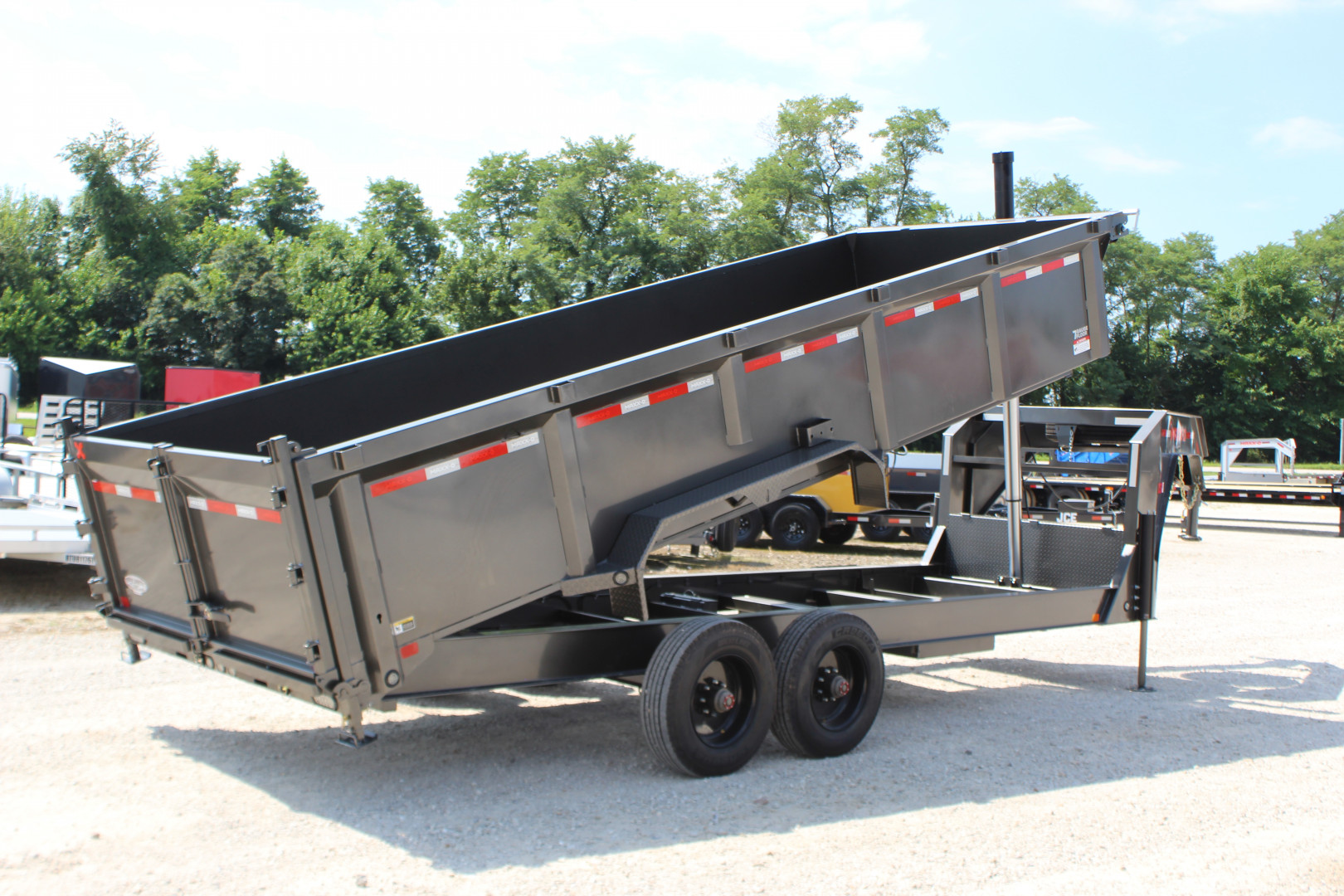 New 2026 MAXX-D DSX 20' Gooseneck Dump Trailer