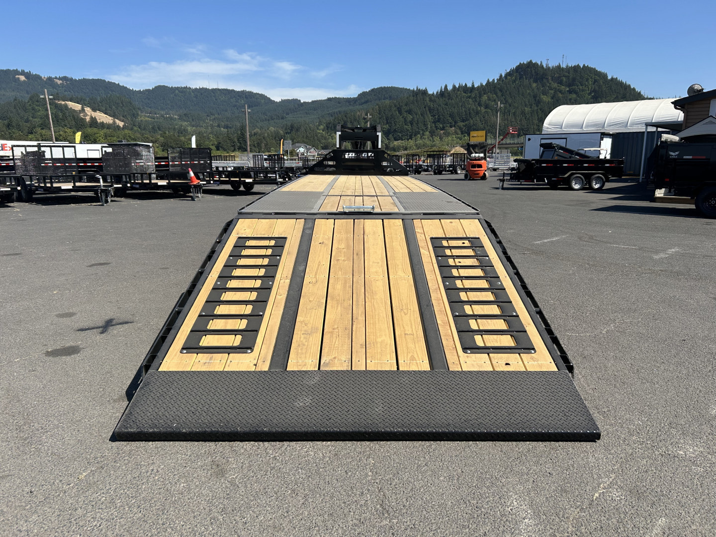 New 2025 Midsota 8.5x36 Gooseneck Deckover W/Power Tail 25.9K GVWR