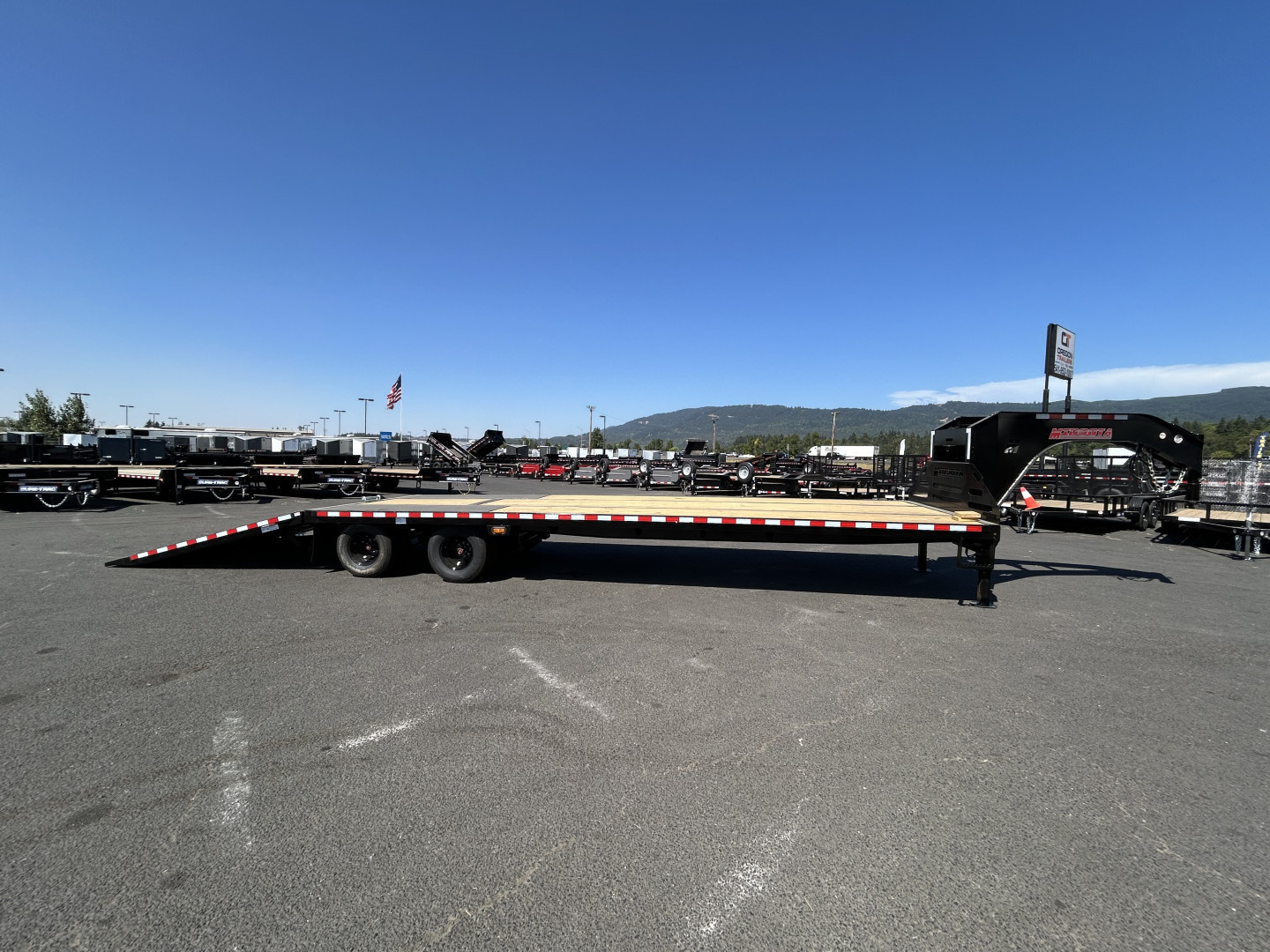 New 2025 Midsota 8.5x36 Gooseneck Deckover W/Power Tail 25.9K GVWR