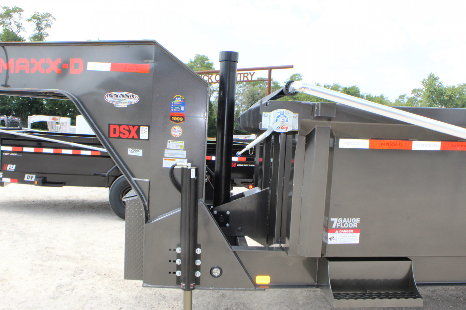 New 2026 MAXX-D DSX 20' Gooseneck Dump Trailer