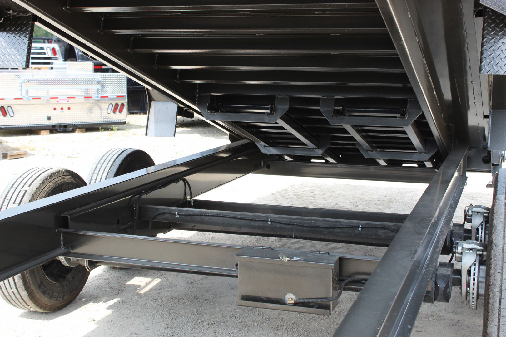 New 2026 MAXX-D DSX 20' Gooseneck Dump Trailer