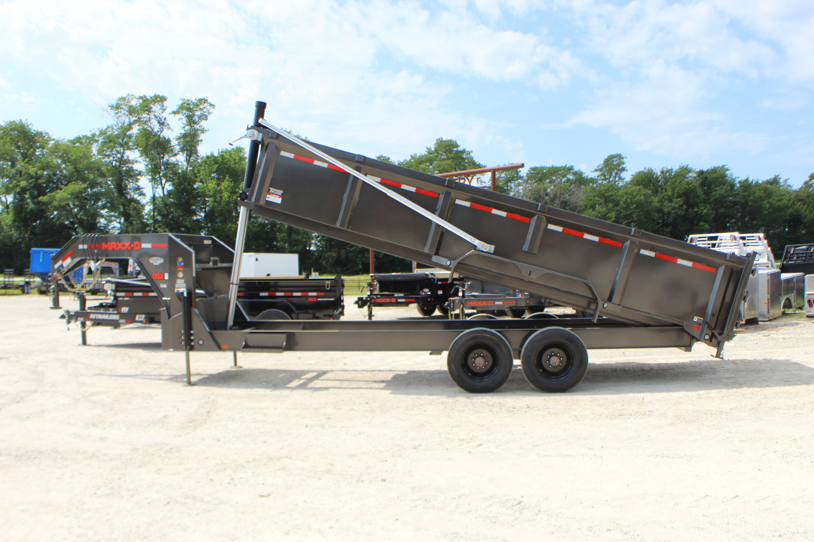 New 2026 MAXX-D DSX 20' Gooseneck Dump Trailer