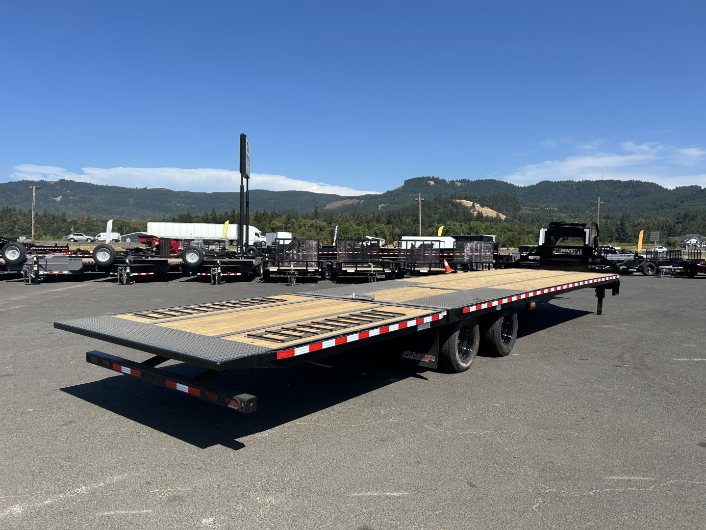 New 2026 Midsota 8.5x36 Gooseneck Deckover W/Power Tail 25.9k GVWR