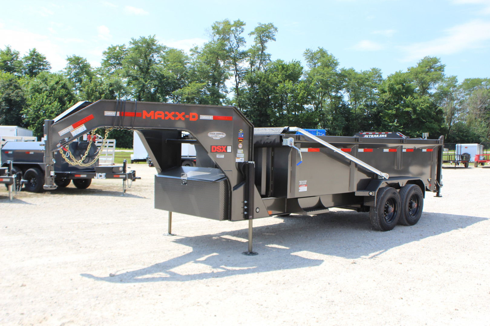 New 2026 MAXX-D DSX 16' Gooseneck Dump Trailer