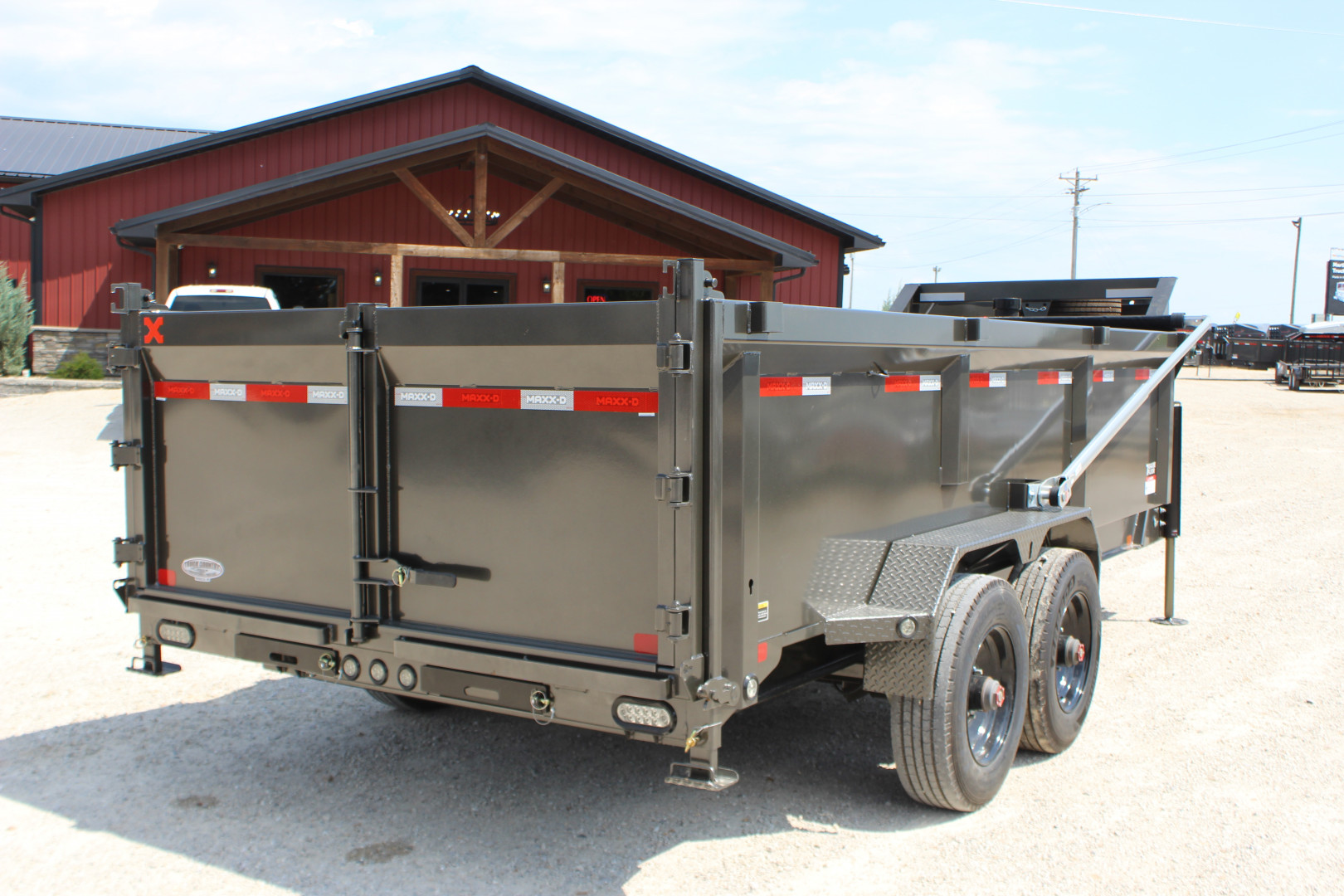 New 2026 MAXX-D DSX 16' Gooseneck Dump Trailer