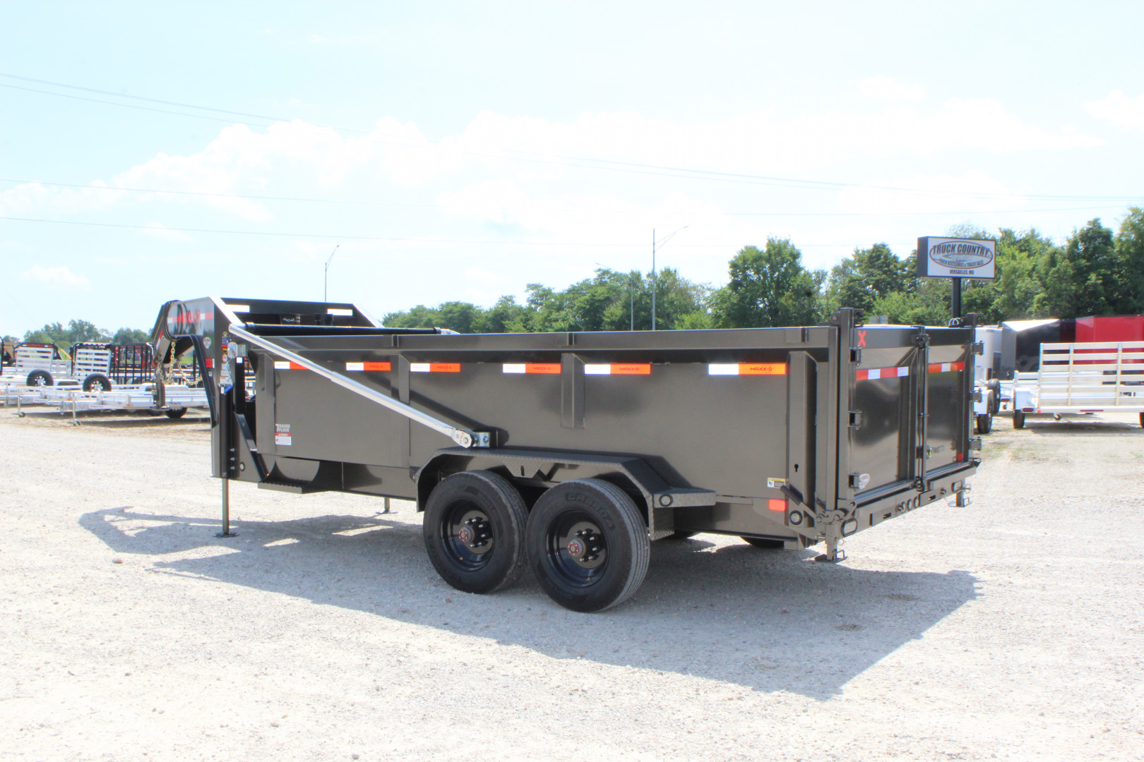 New 2026 MAXX-D DSX 16' Gooseneck Dump Trailer