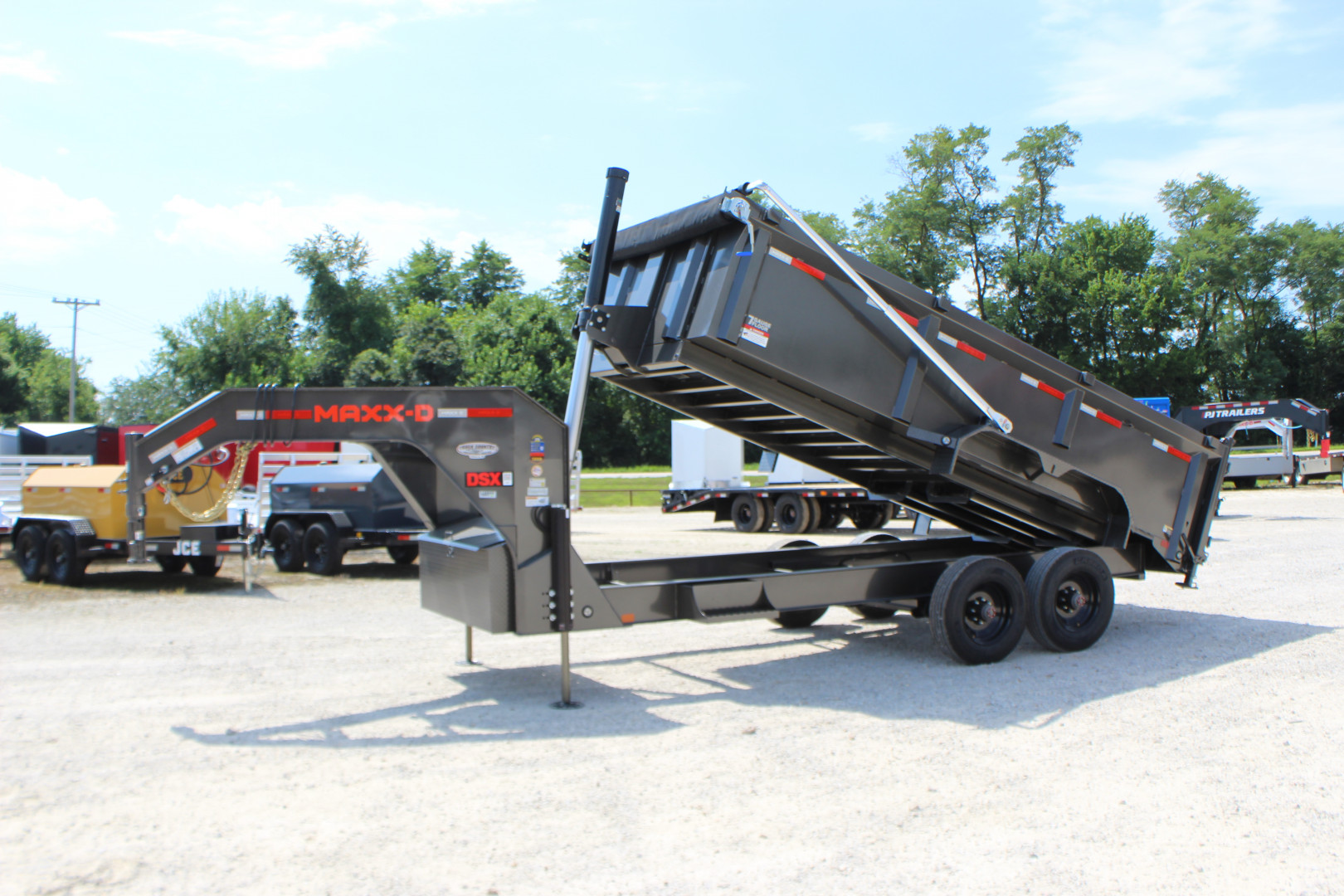 New 2026 MAXX-D DSX 16' Gooseneck Dump Trailer