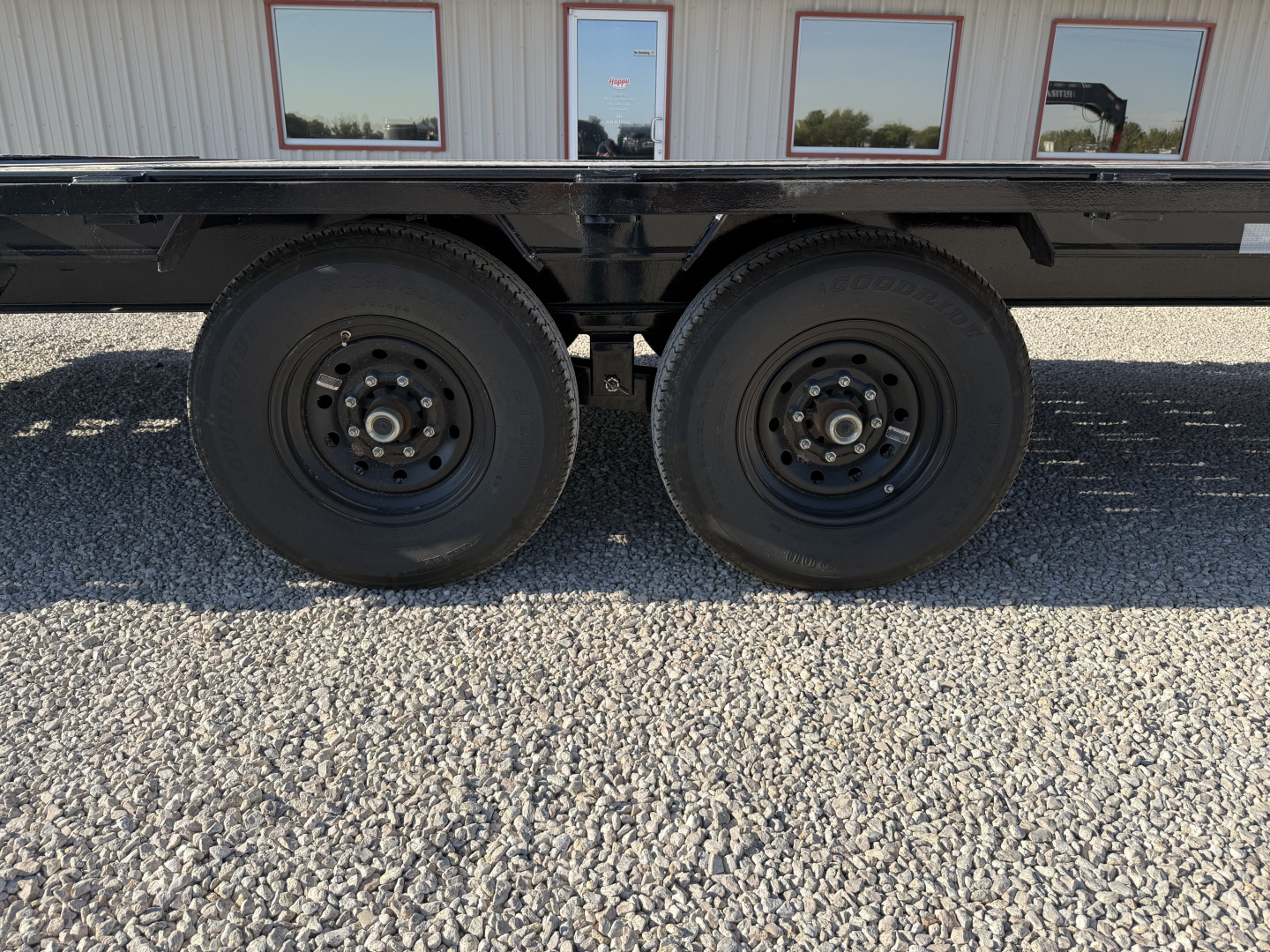 Used 2025 PJ 102"x30' GN Low Pro Flatbed w/ Singles - LS