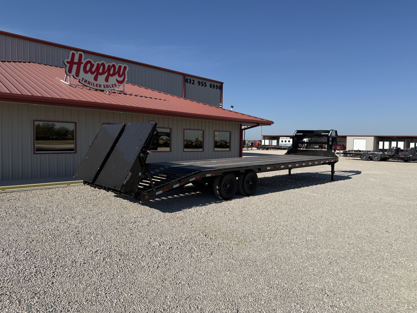Used 2025 PJ 102"x30' GN Low Pro Flatbed w/ Singles - LS