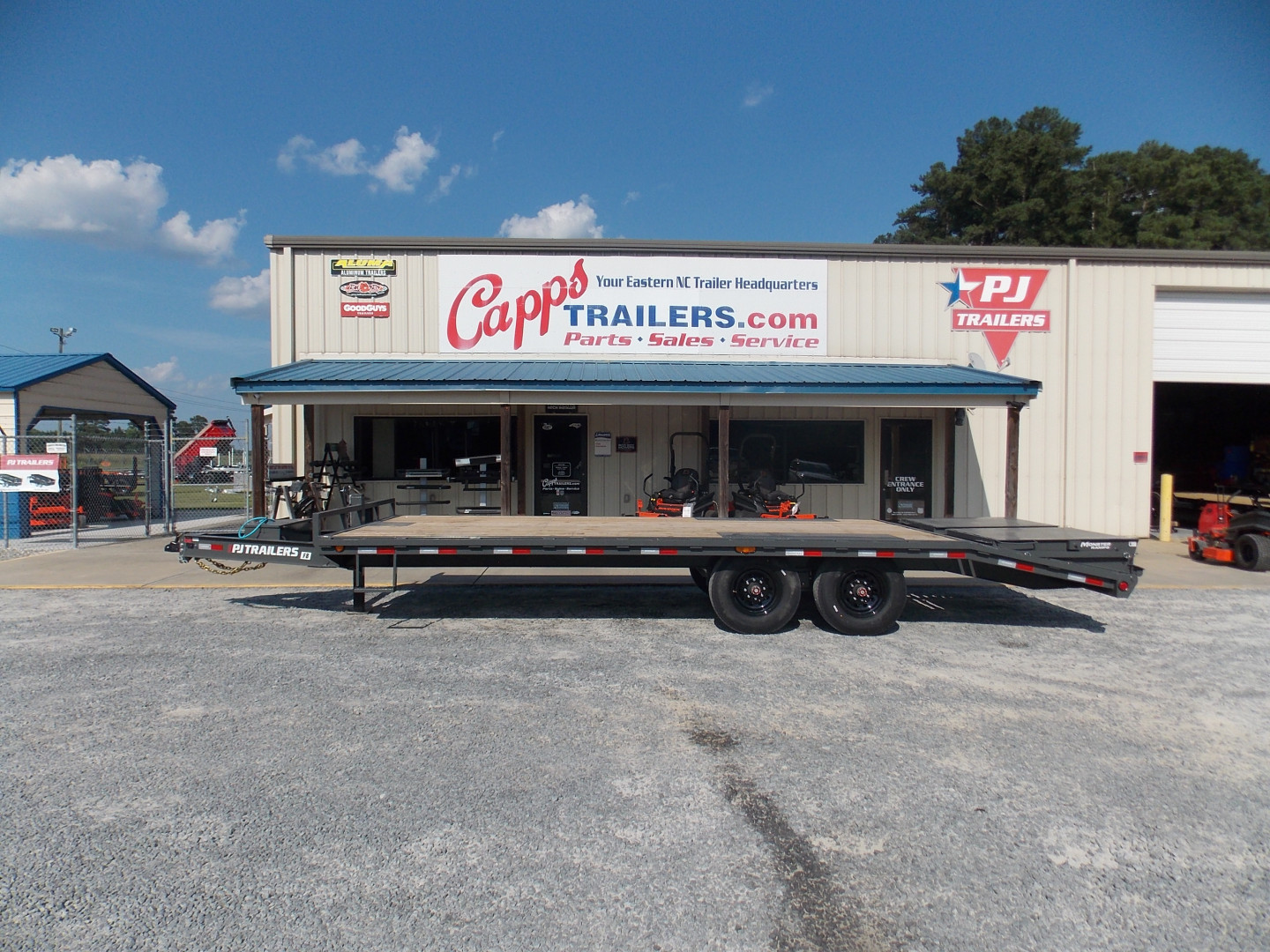 New 2026 PJ Trailers F8J2282BSY6-JA5-MSBS-SP18-WN01 16K Deckover Trailer
