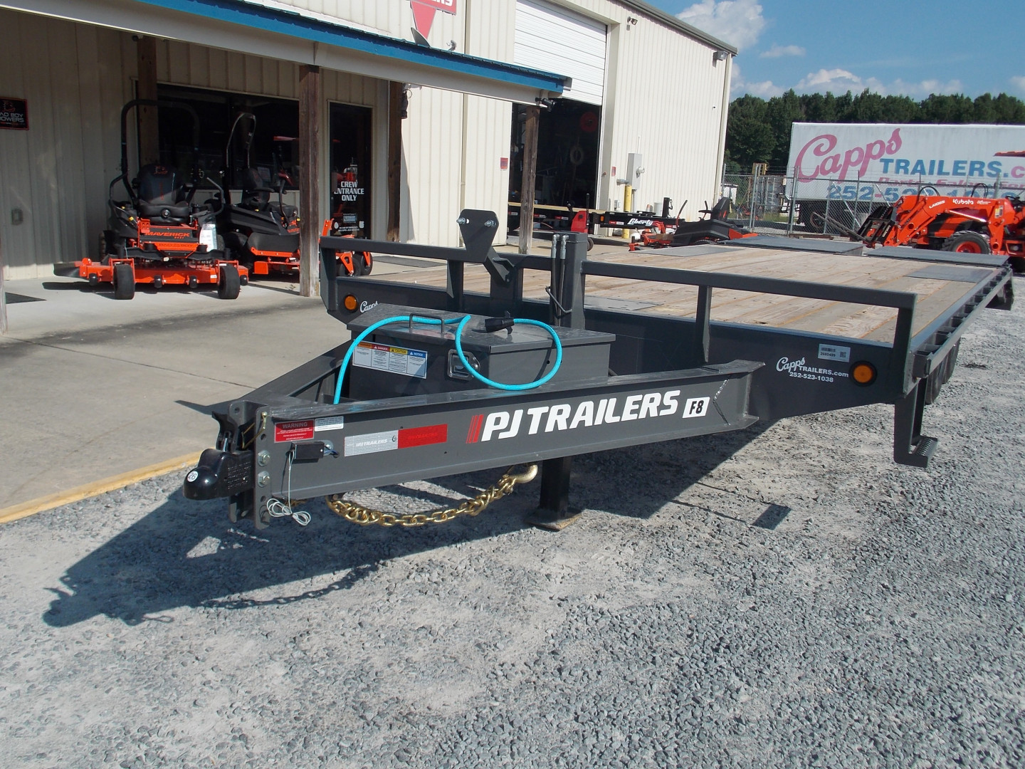 New 2026 PJ Trailers F8J2282BSY6-JA5-MSBS-SP18-WN01 16K Deckover Trailer