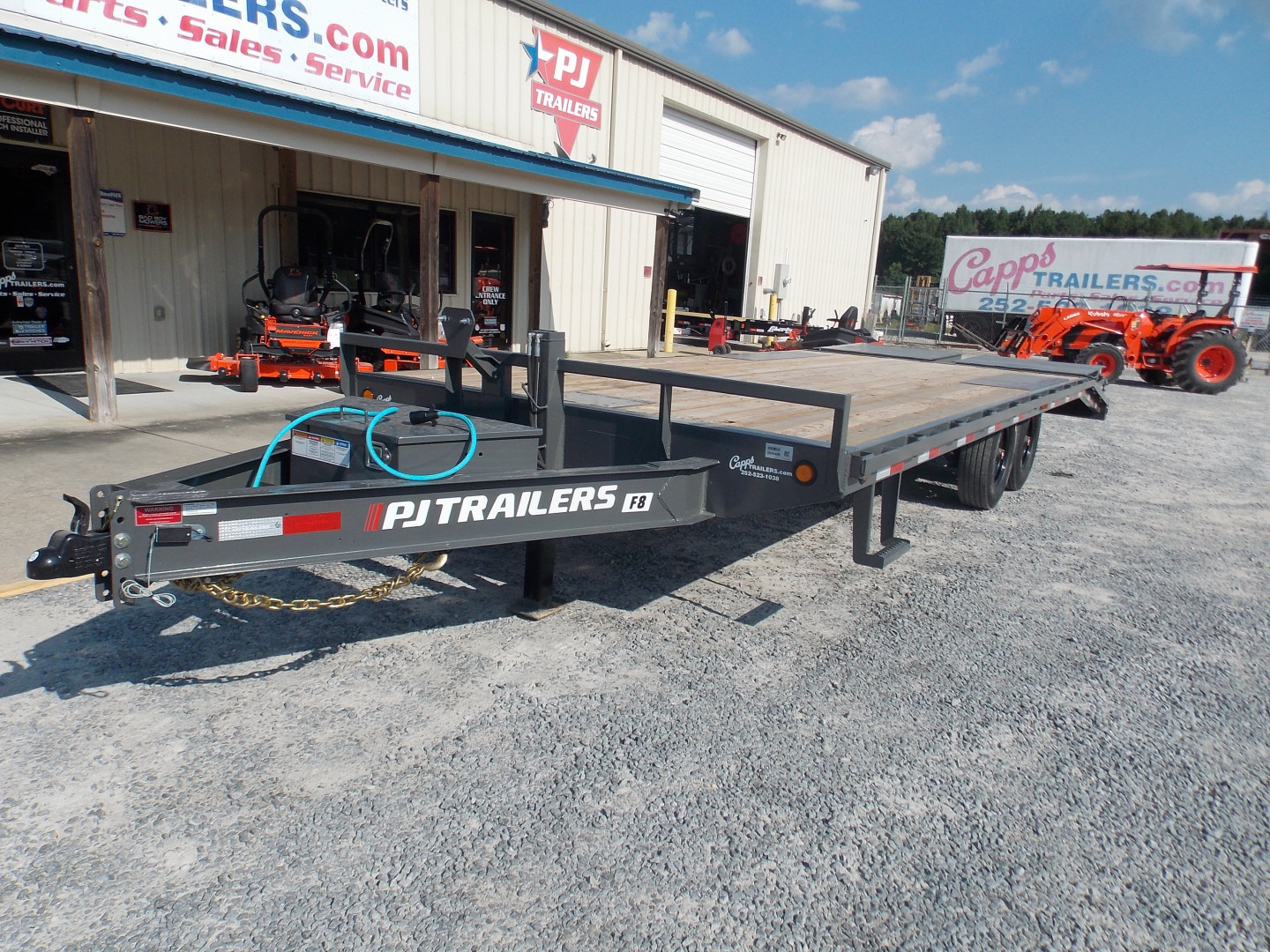 New 2026 PJ Trailers F8J2282BSY6-JA5-MSBS-SP18-WN01 16K Deckover Trailer