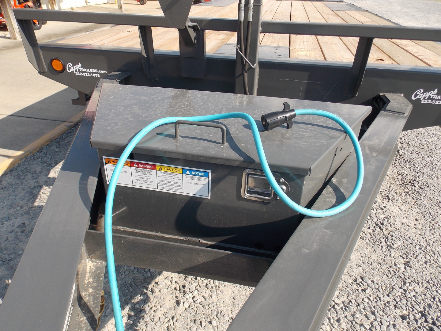 New 2026 PJ Trailers F8J2282BSY6-JA5-MSBS-SP18-WN01 16K Deckover Trailer