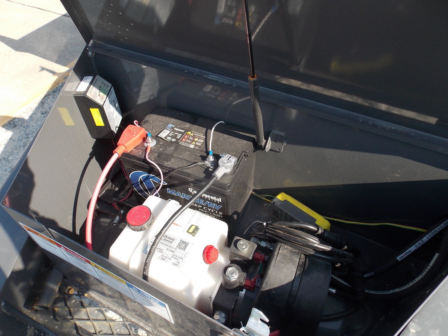 New 2026 PJ Trailers F8J2282BSY6-JA5-MSBS-SP18-WN01 16K Deckover Trailer