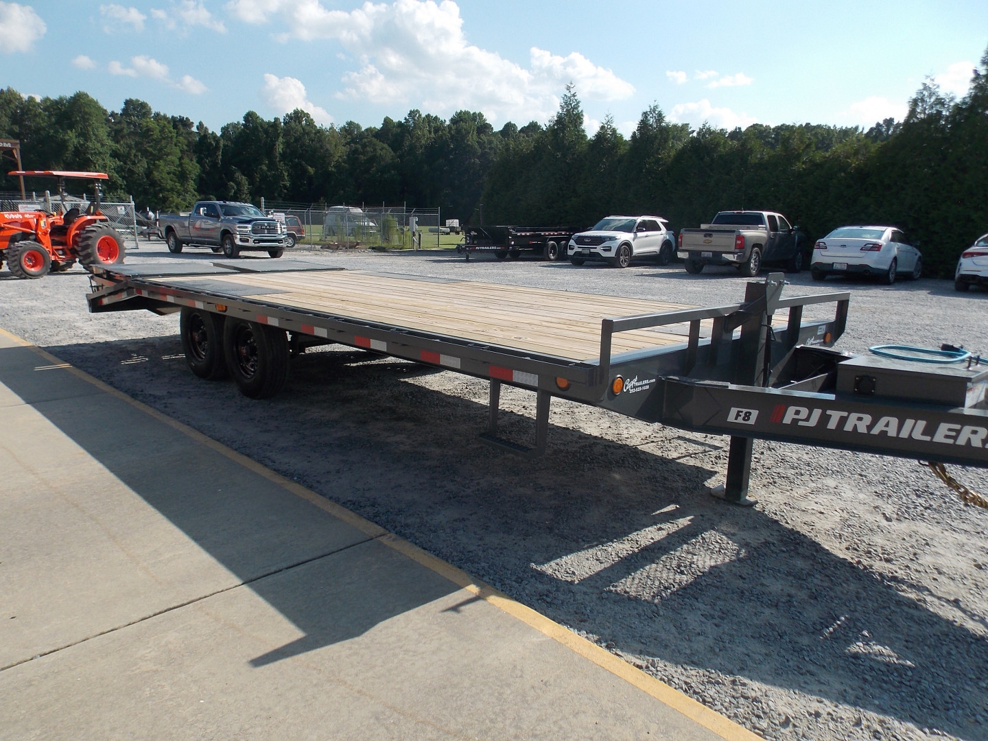 New 2026 PJ Trailers F8J2282BSY6-JA5-MSBS-SP18-WN01 16K Deckover Trailer