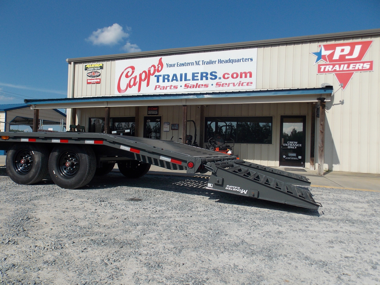 New 2026 PJ Trailers F8J2282BSY6-JA5-MSBS-SP18-WN01 16K Deckover Trailer