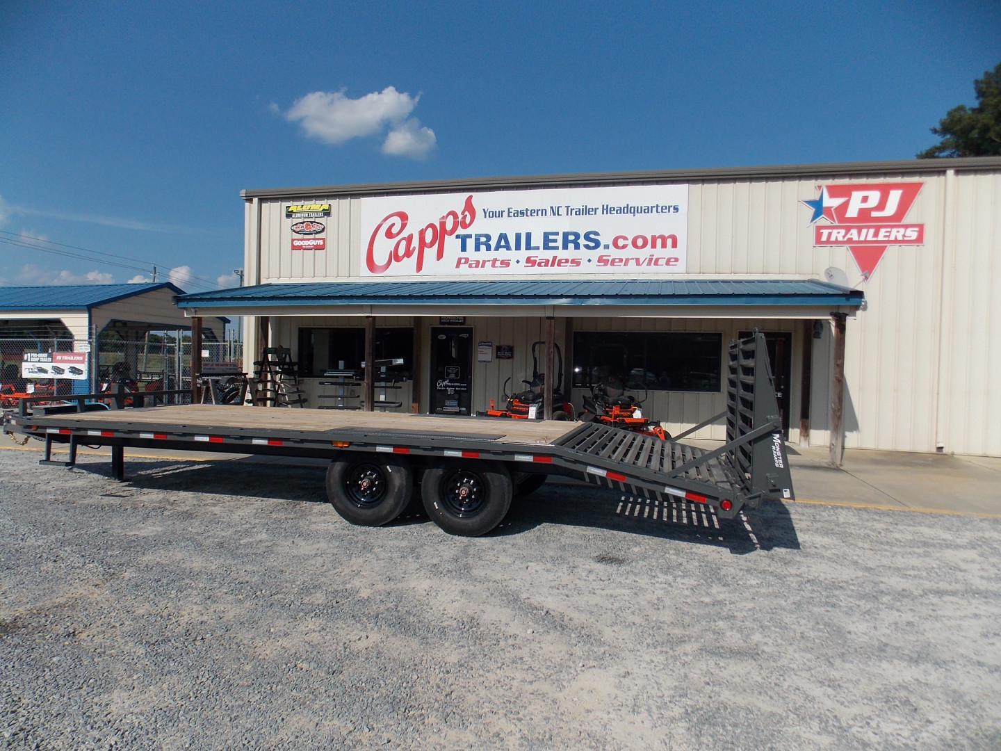 New 2026 PJ Trailers F8J2282BSY6-JA5-MSBS-SP18-WN01 16K Deckover Trailer