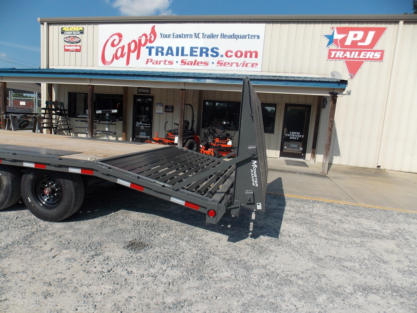 New 2026 PJ Trailers F8J2282BSY6-JA5-MSBS-SP18-WN01 16K Deckover Trailer