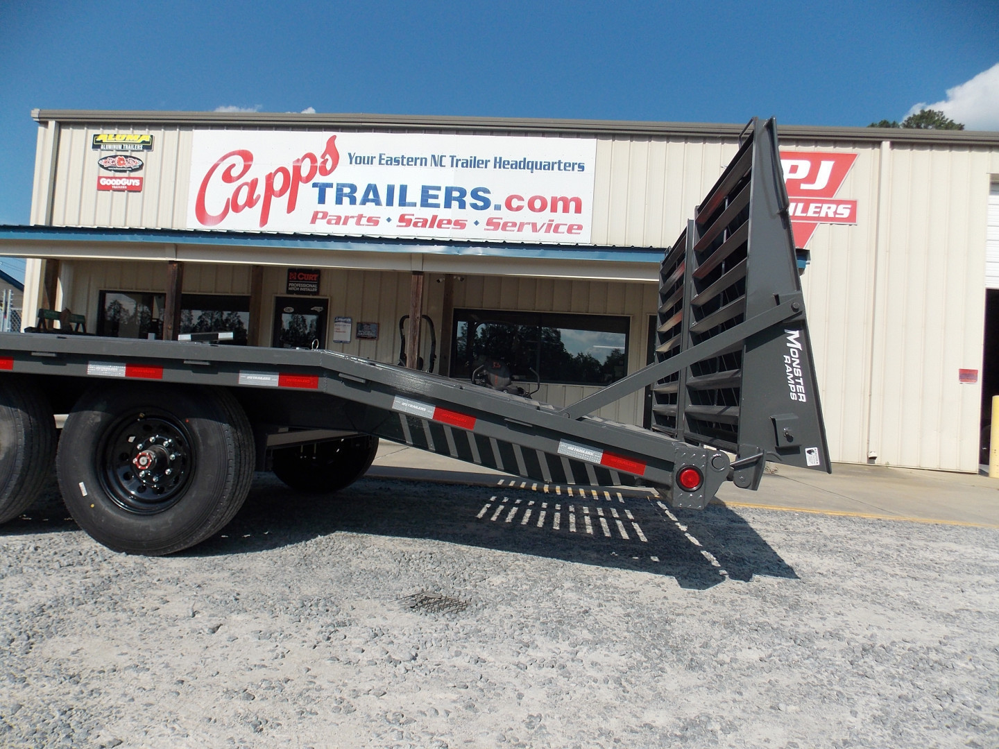 New 2026 PJ Trailers F8J2282BSY6-JA5-MSBS-SP18-WN01 16K Deckover Trailer