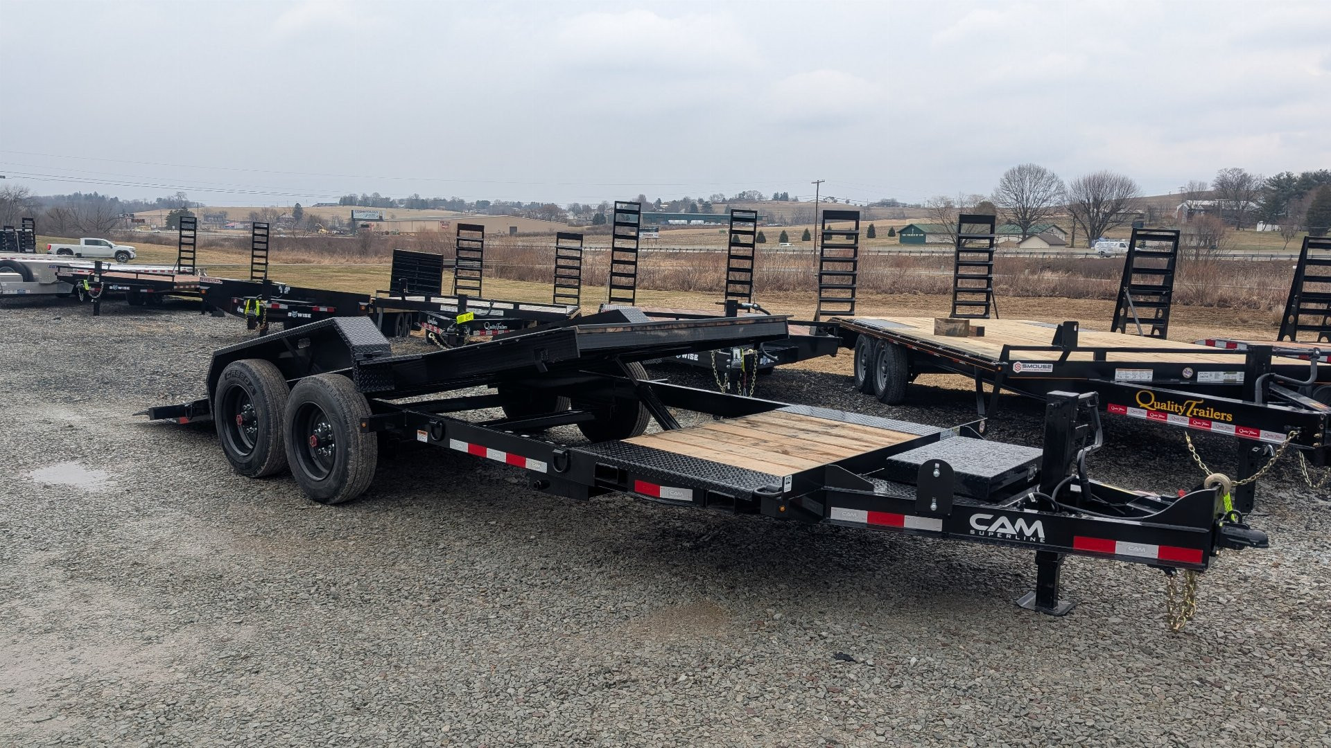 New 2025 CAM SUPERLINE 21' (5+16) XW Lo Pro Split Tilt Trailer w/ Removable Fenders
