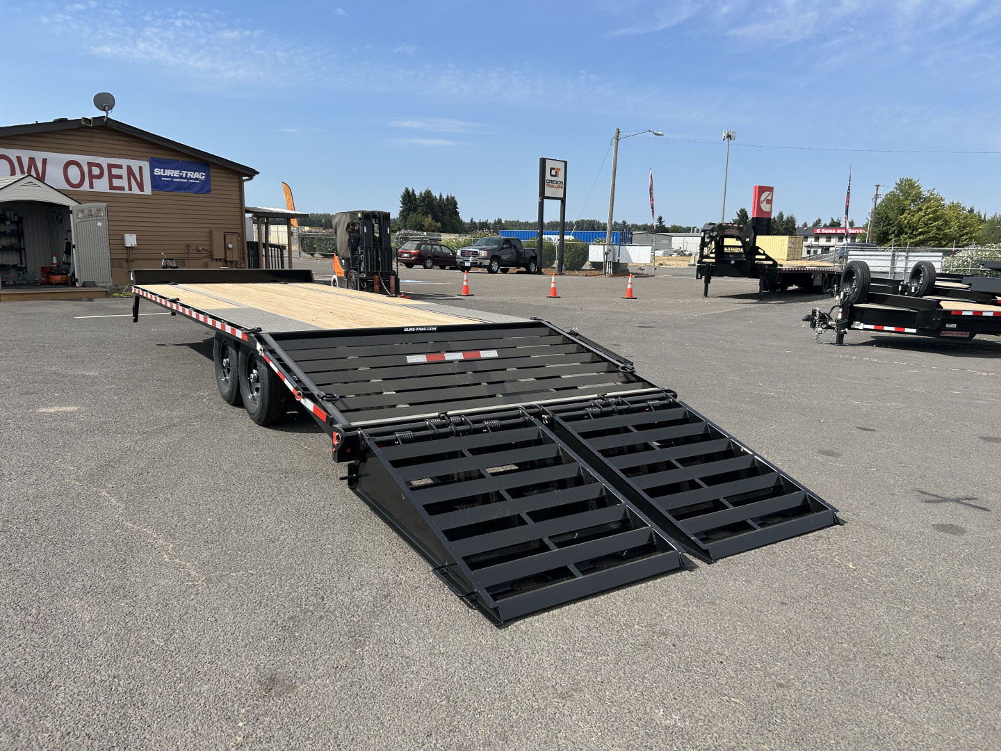New 2025 Sure-Trac 8.5x25 Low Pro Deckover MEGA RAMP 15K GVWR