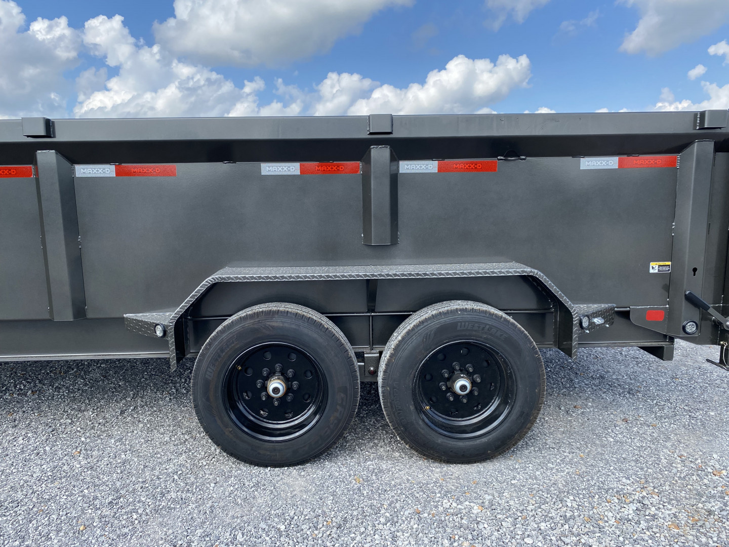 New 2026 MAXXD 83"X16' 18k Telescopic Gooseneck Dump Trailer