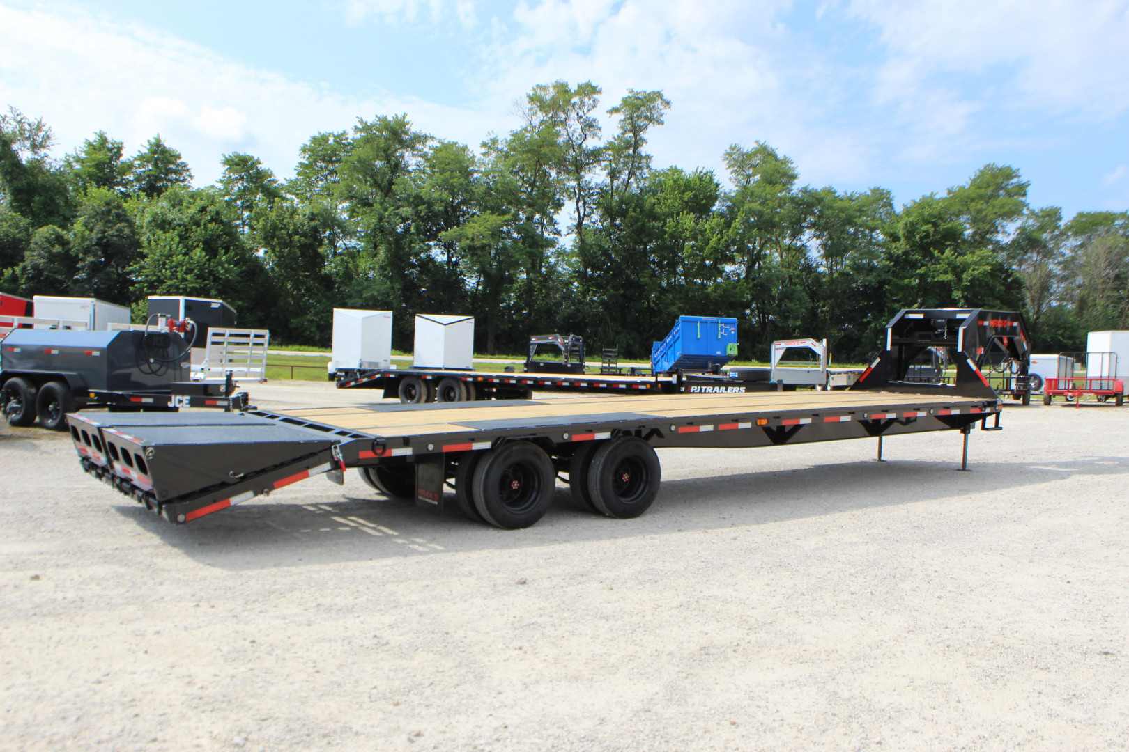 New 2026 MAXX-D LHX 34' Flatbed Trailer