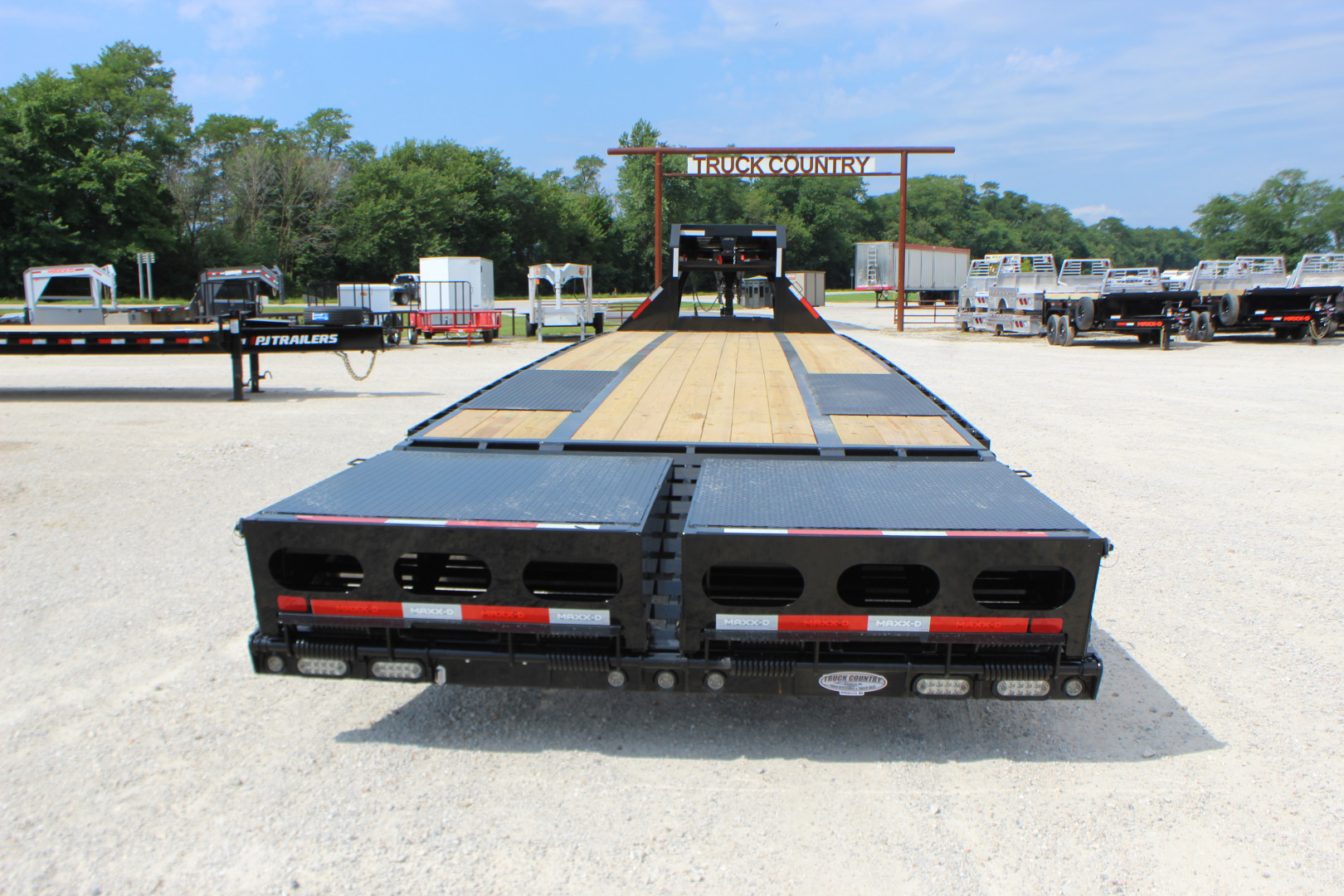 New 2026 MAXX-D LHX 34' Flatbed Trailer