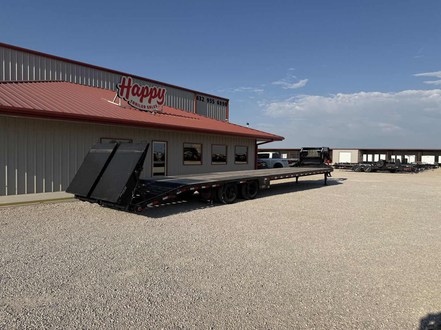 Used 2025 PJ 102"x40' GN Low Pro Air-Ride Flatbed w/ Duals - LD