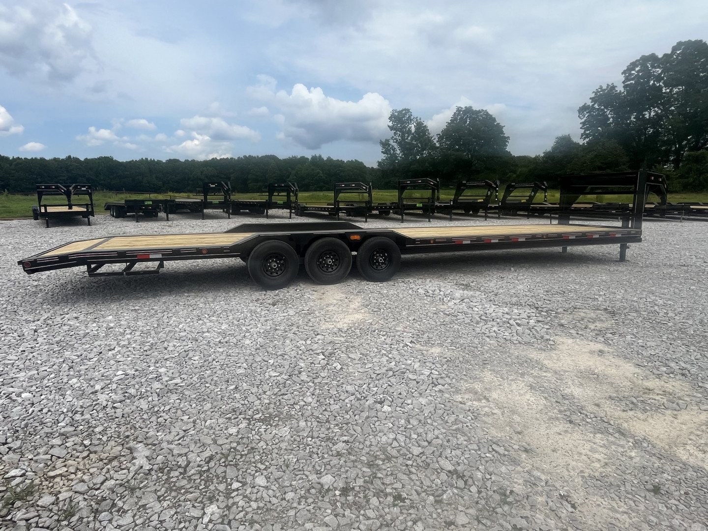 New 2025 Trailblazer 102X36 GOOSENECK DRIVE OVER FENDERS TRIPLE AXLE 21K