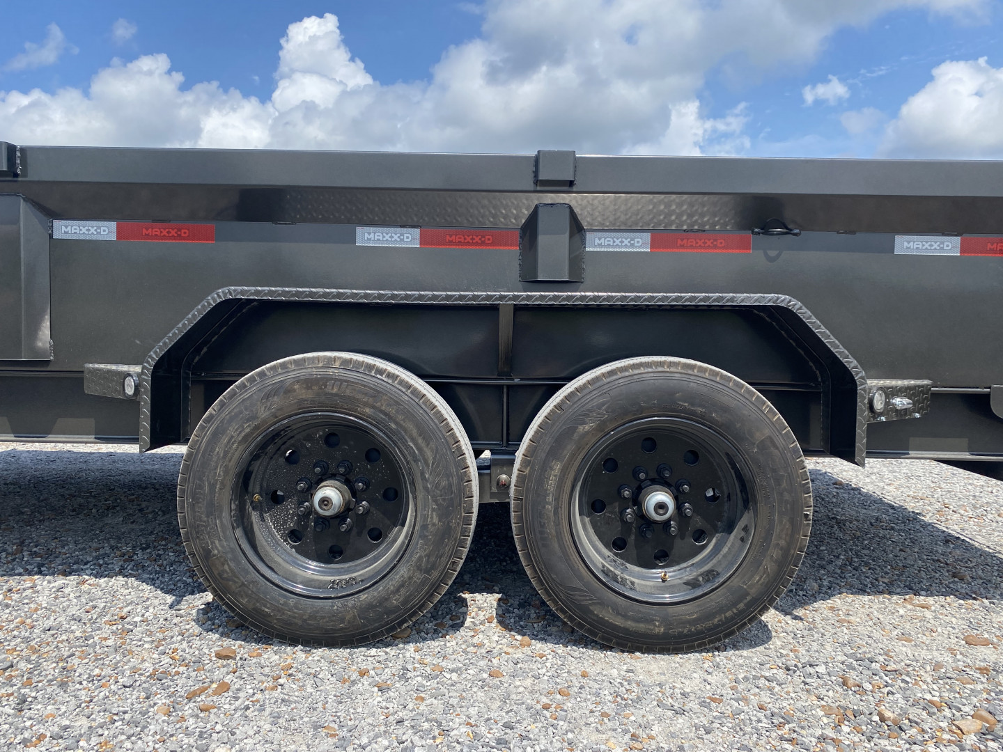 New 2026 MAXXD 16' x 83" 17.5k Telescopic Dump Trailer