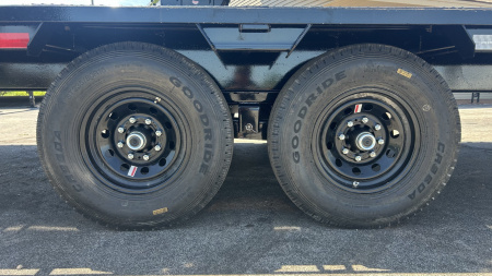 New 2026 PJ 102"x40' GN Low-Pro Flatbed w/ Singles - LS